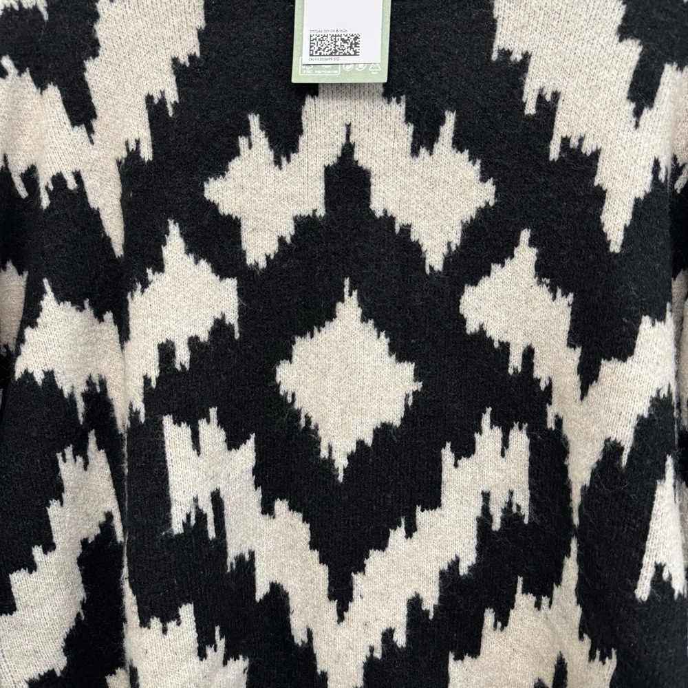 H&M Knit Pattern Sweater - Picture 3 of 3